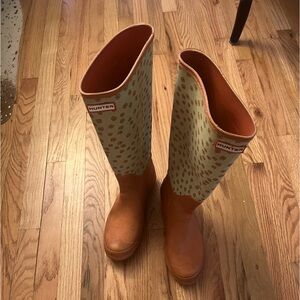 Gently used Hunter tall boots size 9 med